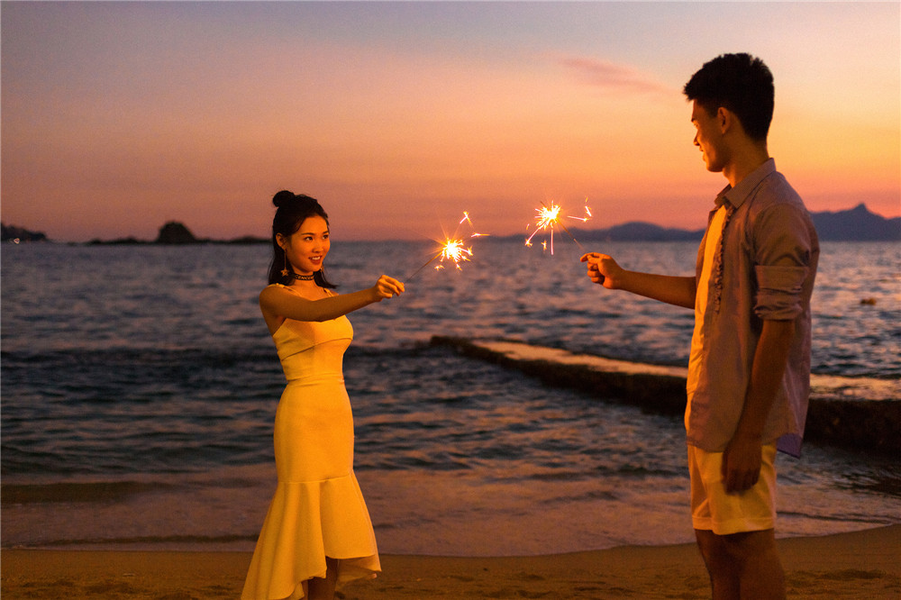 夜景拍摄小清新风格摩托婚纱照,夜景婚纱照个性