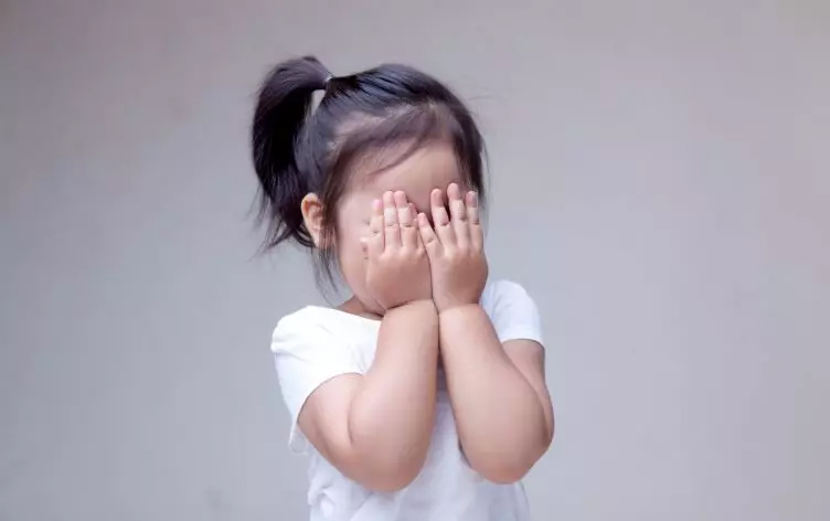 宝宝摔跤了怎么正确引导,宝宝摔跤后会有哪些反应是正常的