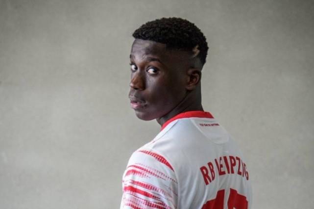 皇马巴萨总身价,足球18岁小将现役排名