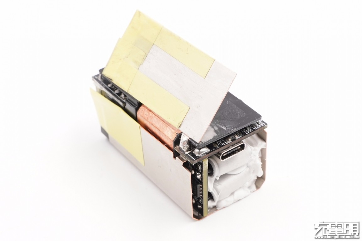 联想口红氮化镓充电器,联想氮化镓充电器对比测评