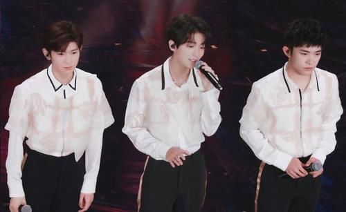 王源和鹿晗同台综艺节目,鹿晗王源17年晚会