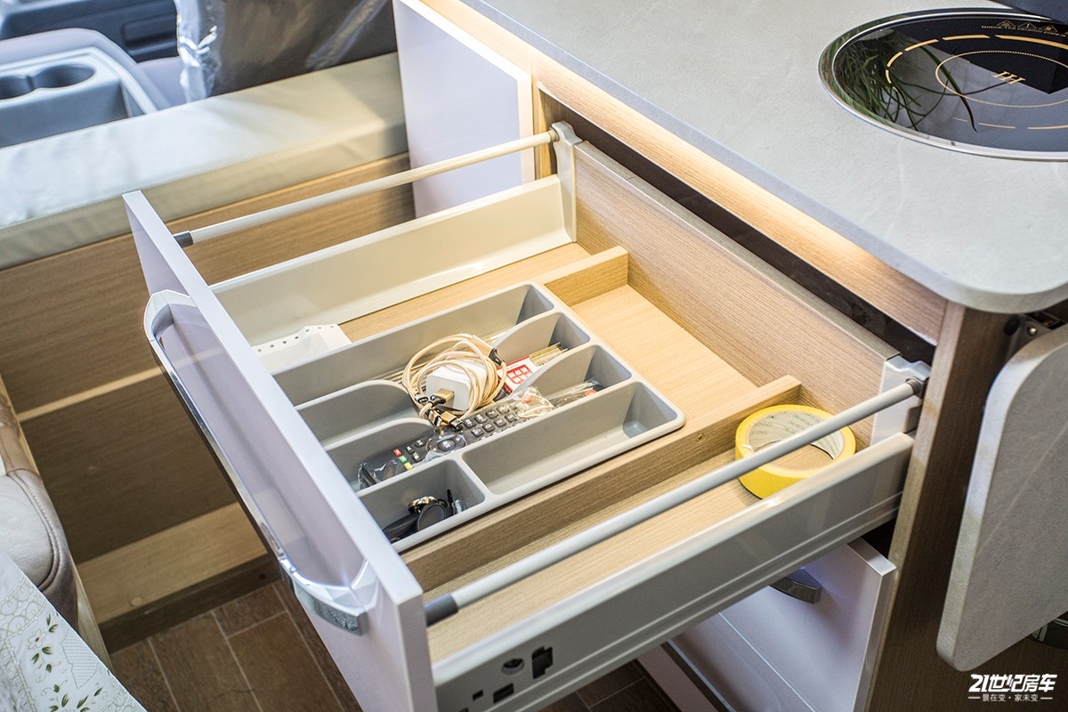 上汽跃进h300轻卡房车详解,上汽跃进h300和h500的区别