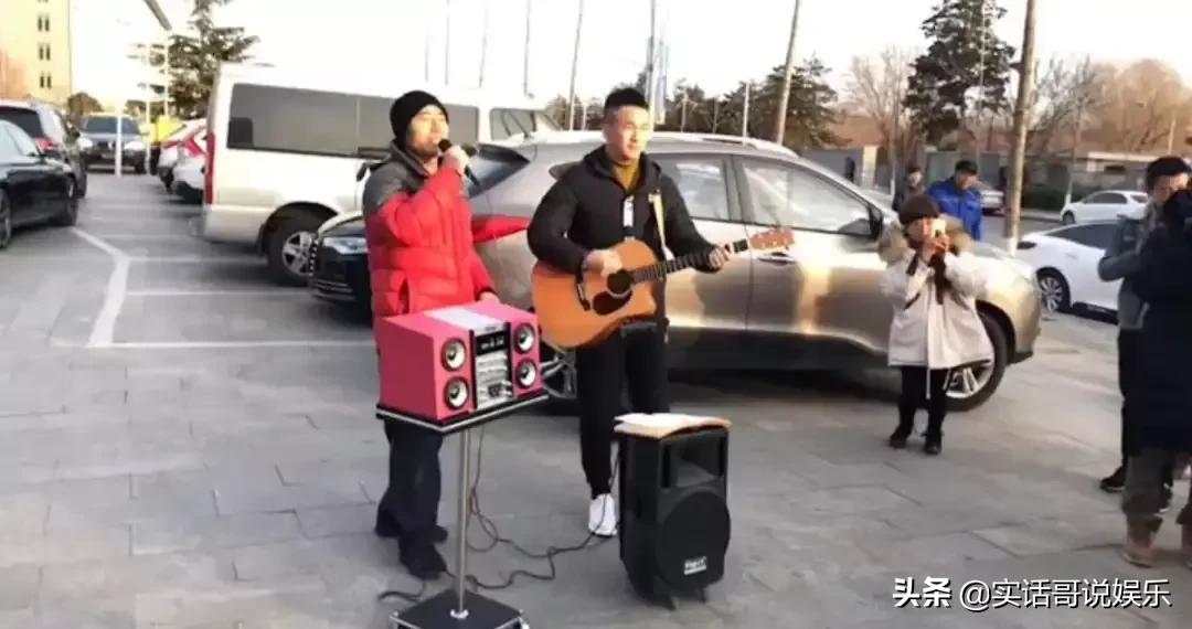 旭日阳刚王旭落魄到地下通道卖艺,草根组合旭日阳刚现状