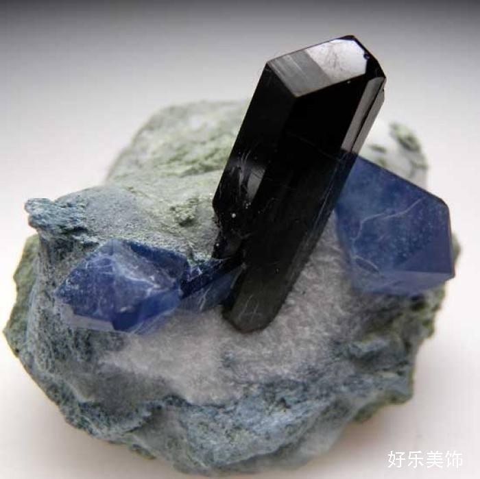 宝石之国动漫磷叶石的模样,宝石之国钻石图片动漫