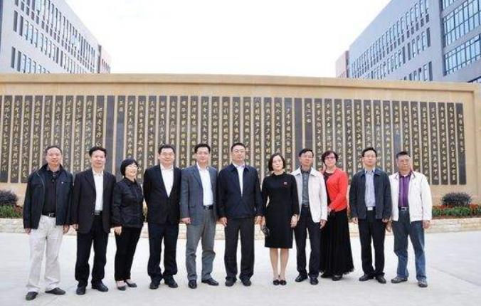 黄冈中学是全国重点高中吗,黄冈中学历来排名