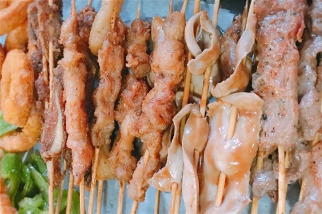 吃完整条恩施街，发现住在青山的才是人生赢家