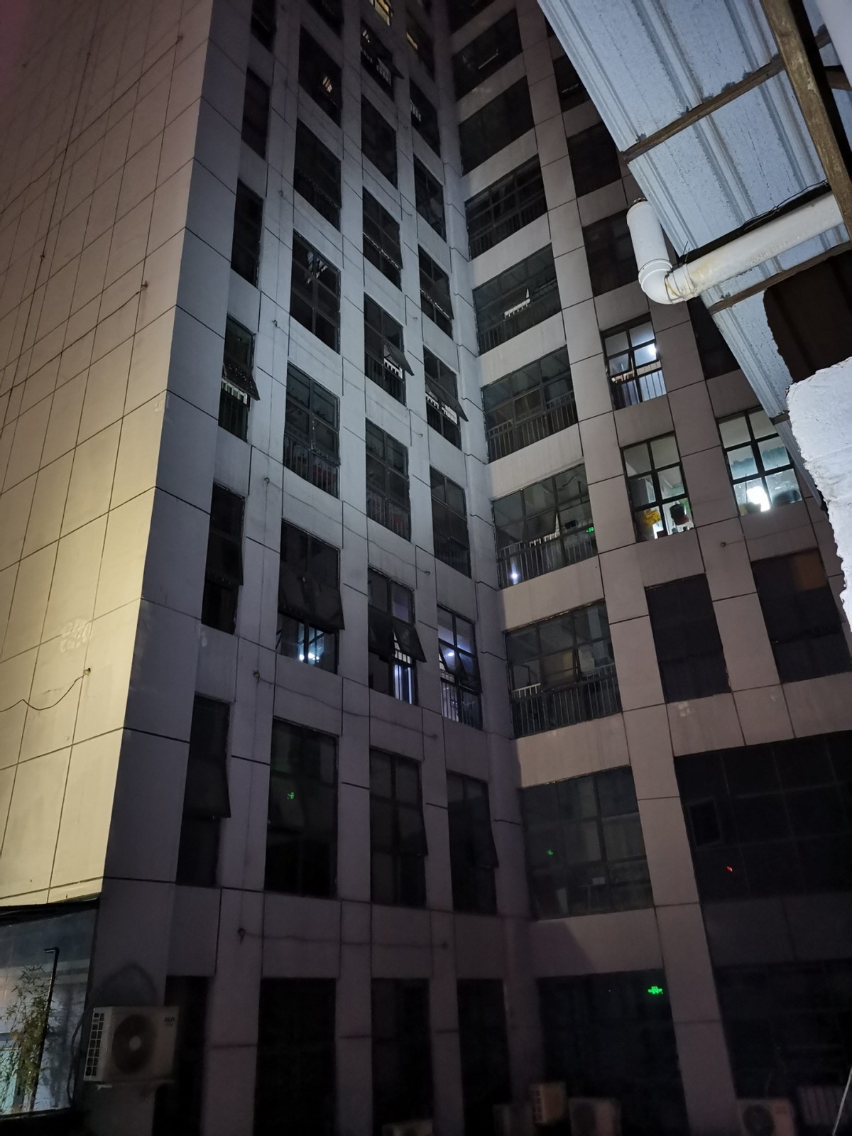 Baton3新一代可充电、便携式手电体验，网友：EDC又添好物