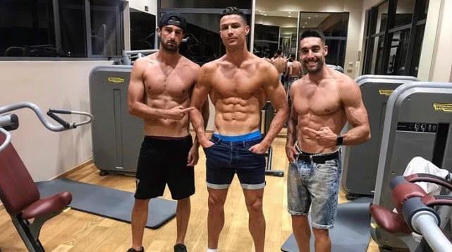 c罗18岁年轻身体与现在对比照片,c罗训练结束社媒晒照秀肌肉