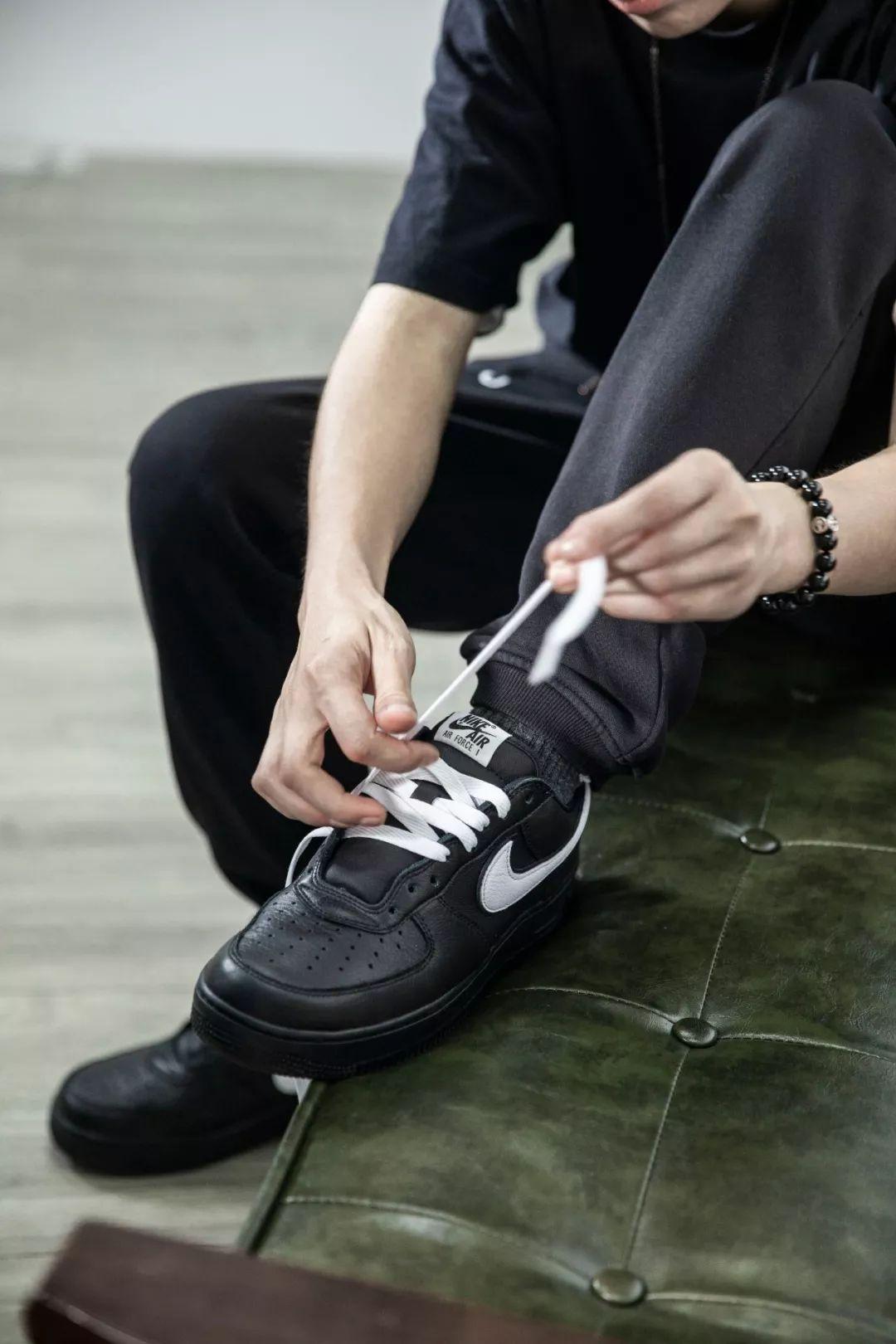 怎么系鞋带扁的鞋带不容易掉,明星同款鞋带怎么系