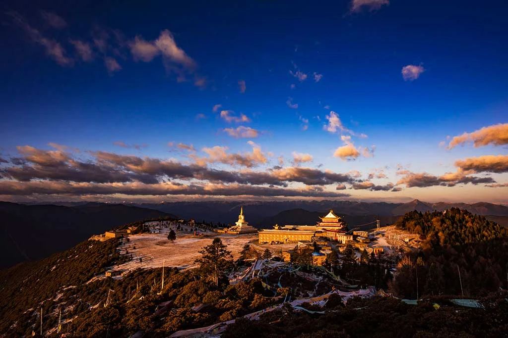 甘孜稻城亚丁景区圣水门优惠,甘孜免门票景点到什么时候