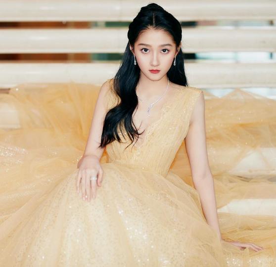 从师姐变师妹,关晓彤2016考上北电