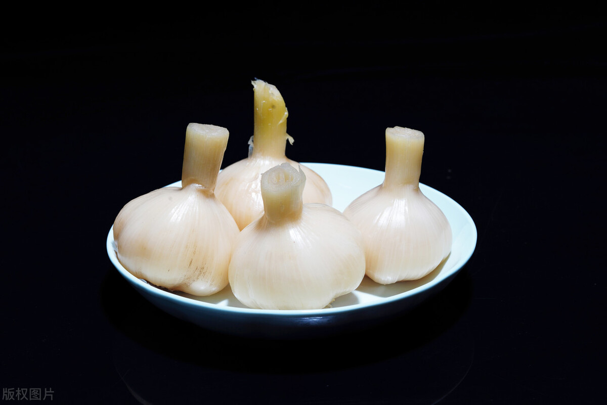 五斤雪碧大蒜腌糖蒜比例方法,腌糖蒜加雪碧和不加雪碧哪个好吃