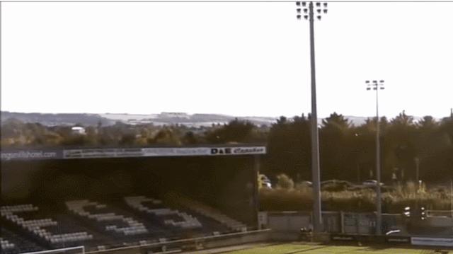 把光头当成足球,摄像机把裁判光头当足球