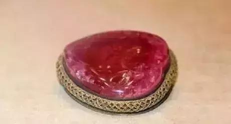 碧玺和水晶有什么区别,碧玺是水晶吗里面有瑕疵是真的吗