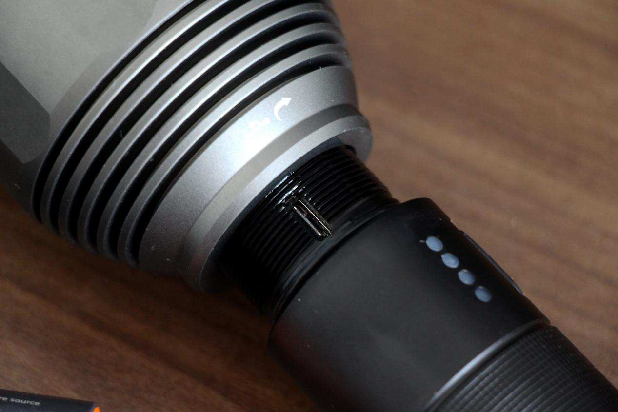 2000流明高亮手电在手,户外横扫黑暗:纳拓户外强光手电筒体验