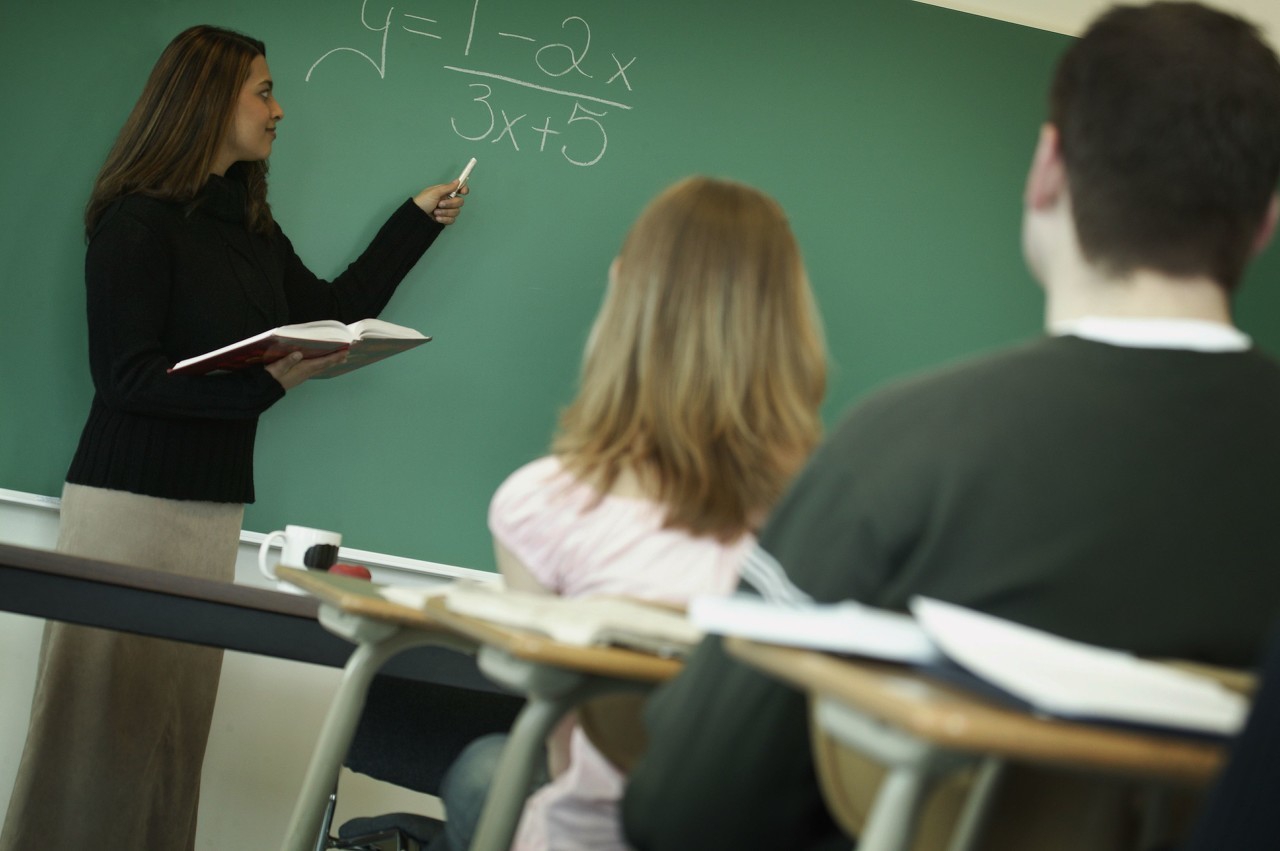 中职学生为何难管？家庭教育缺失，职校班主任万般艰难