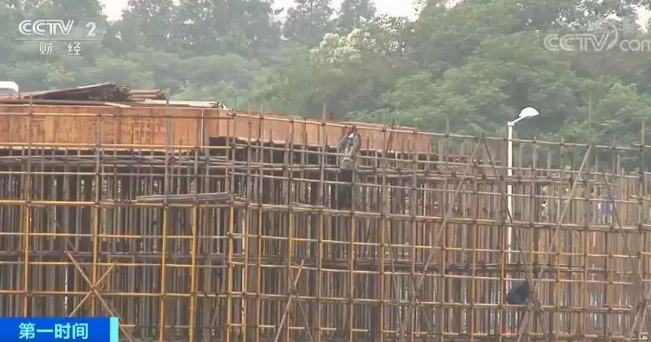 被多个地方政府拖欠6个亿，这家公司股价暴跌八成！企业*债讨**路有多难？有的钱还没要到就倒闭了…