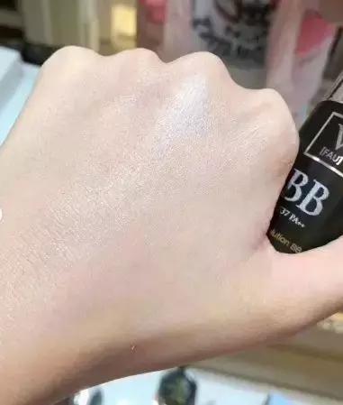 粉底液推荐小仙女,抖音爆款粉底液遮瑕持久不脱妆