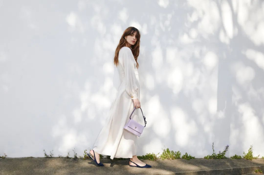 英国女王拿过的包包,英国伊丽莎白女王二世包包