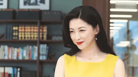 8位标准的都市美女，古装扮相略显违和，一换上现代装就艳丽逼人