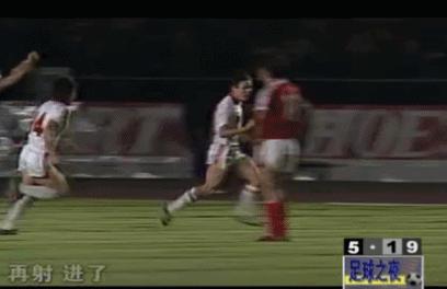 前国脚曝16年前花20万能进国足,18年巴西球迷扔杂物砸大巴