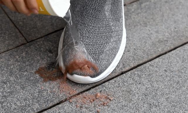 休闲运动鞋便宜没好货？硬核测试美国名牌、淘宝小米有品百元爆款