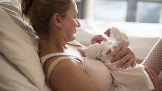 宝宝不吃奶是到了厌奶期吗,宝宝不吃奶也不是厌奶期怎么回事