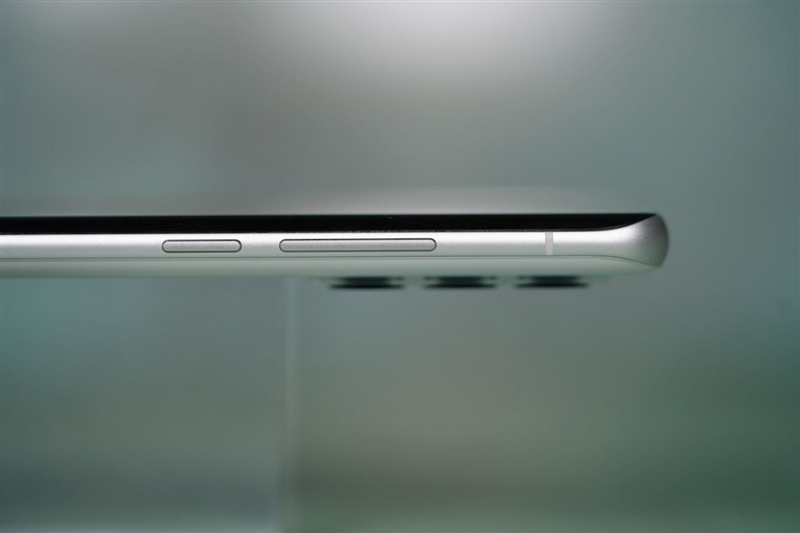 魅族18对比iphone13mini,魅族18和苹果12大小对比