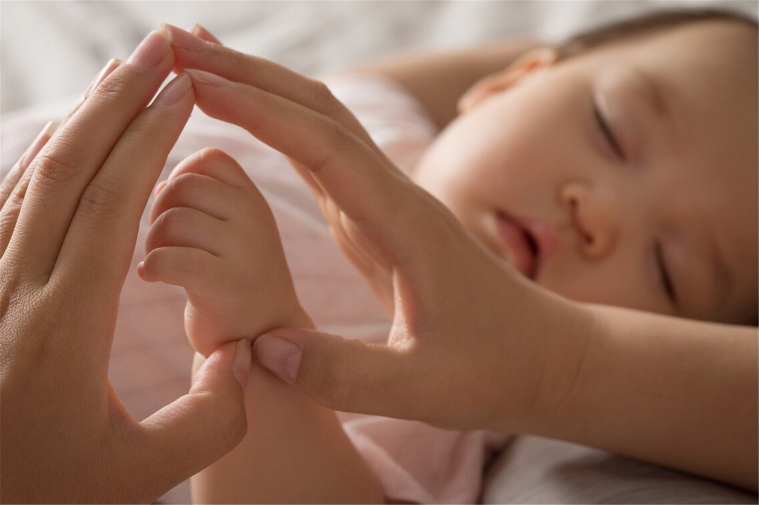 生娃后就失眠了是怎么回事,生娃后睡眠变少什么原因