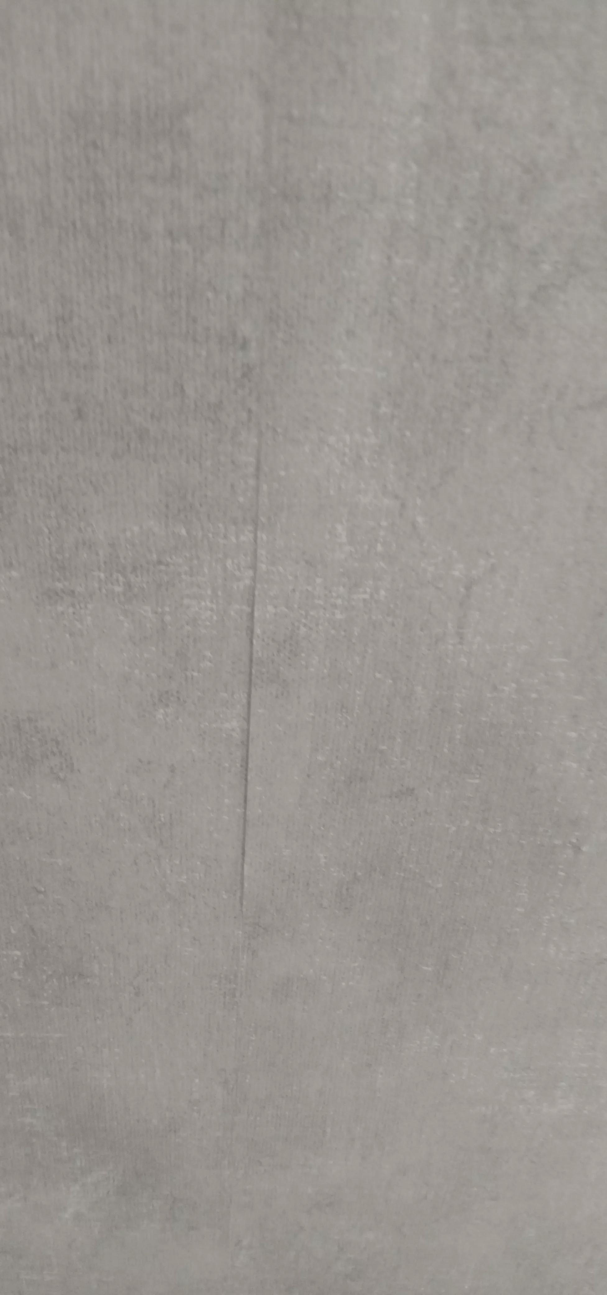 家里壁纸破了洞怎么遮盖,家里贴的壁纸有裂缝怎么处理