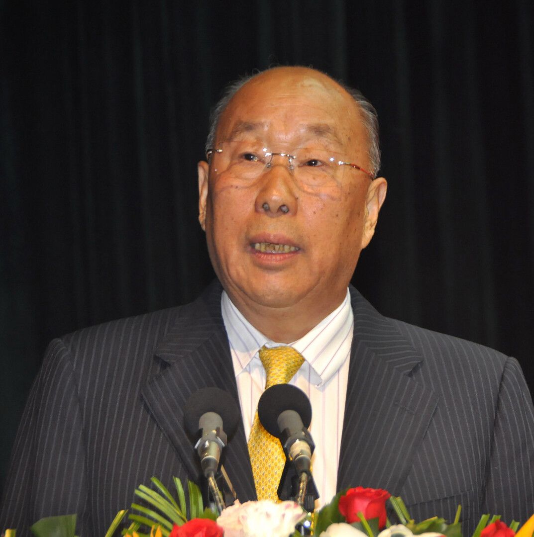 双汇“太子”忍了30年:81岁父亲与秘书有孩子,一分钟薪酬1.14万