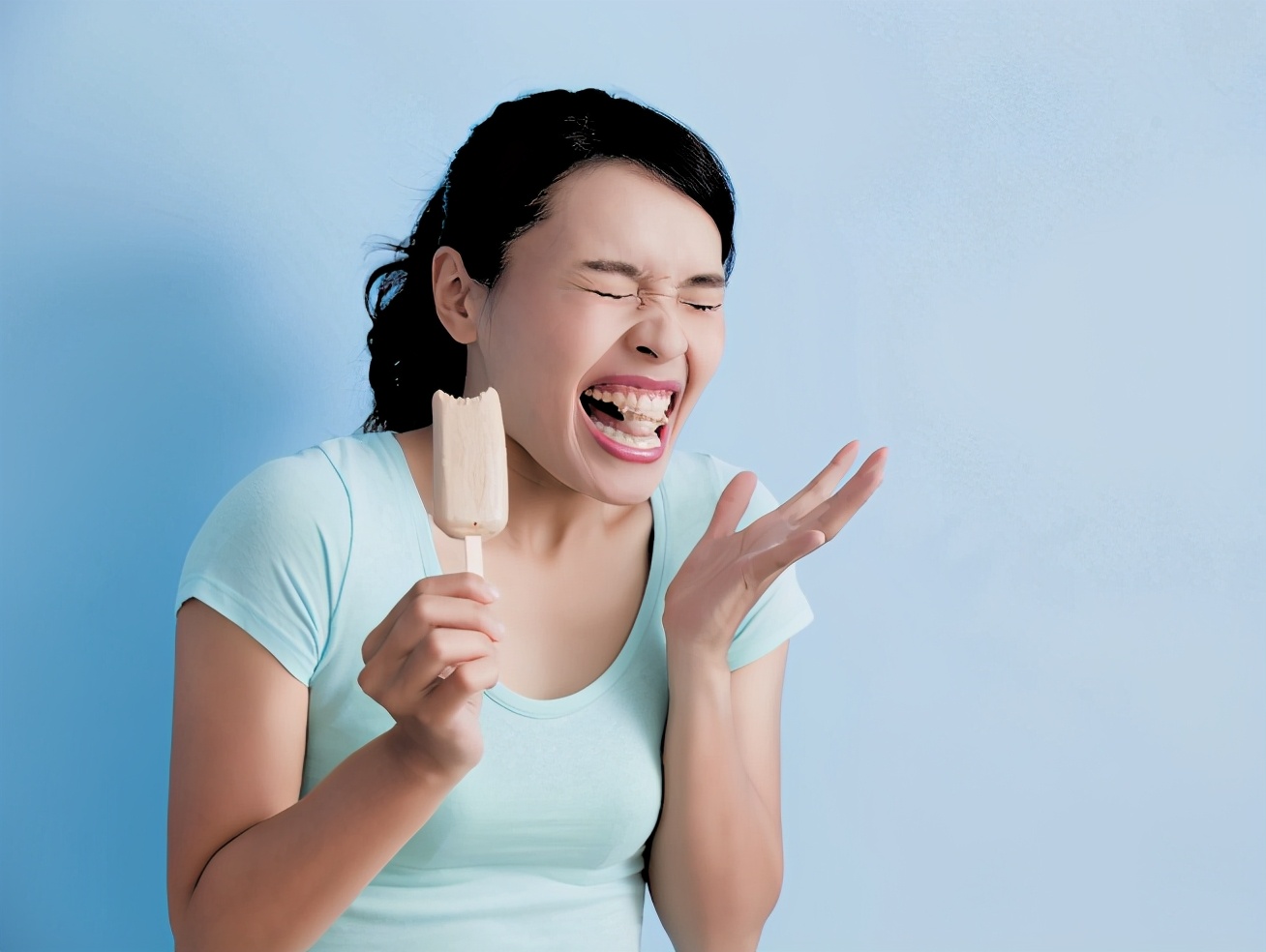 牙齿遇到冷热酸甜就痛用什么牙膏,吃酸甜的东西牙齿就痛是怎么回事