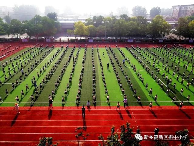 小学校园足球比赛精彩瞬间七人制,新区第五届中小学校园足球比赛