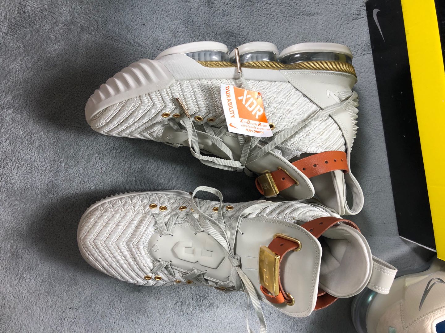 nikelebron16鸳鸯配色,nikelebron16low评测