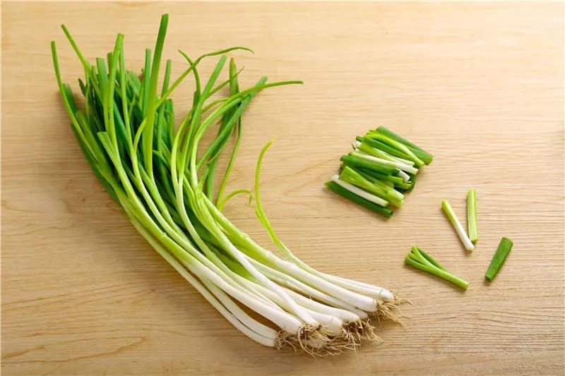 香葱捞脆皮鸡柳,香葱芝麻鸡柳