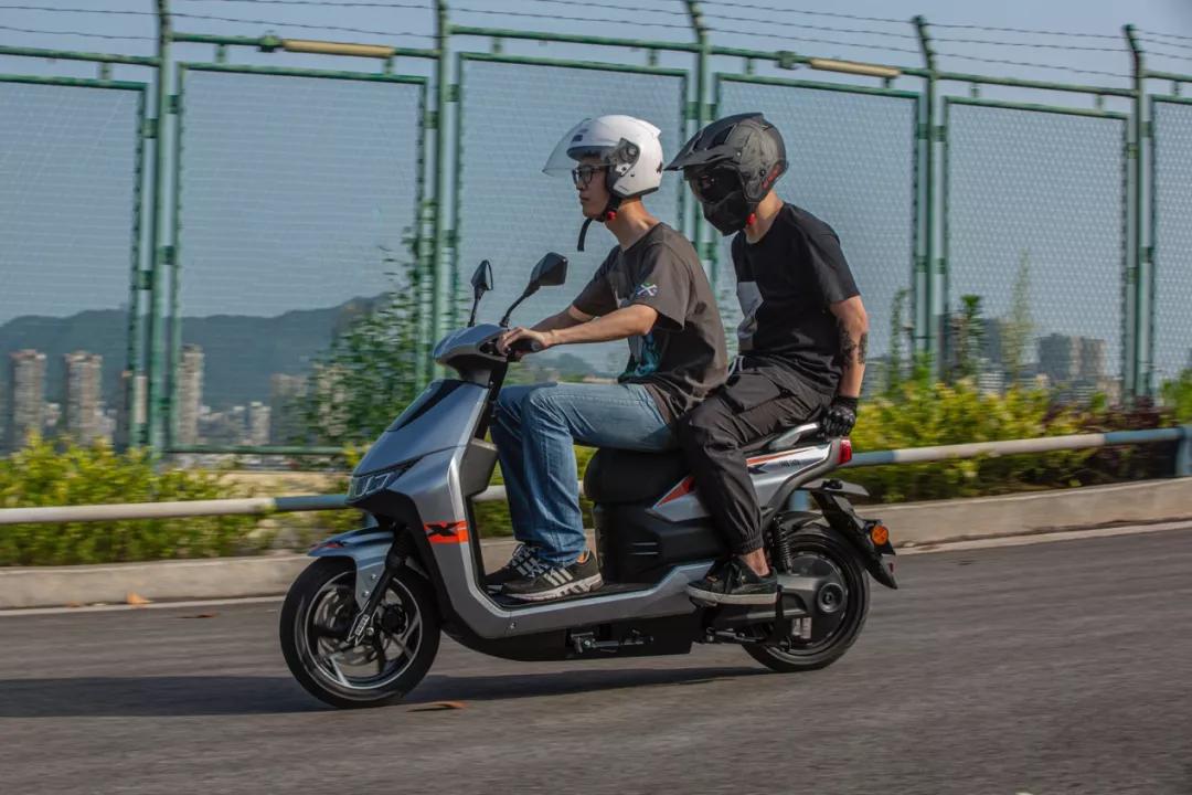 雅迪轻便摩托T9D能装多大电池,雅迪t9