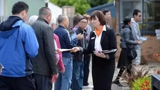 才刚刚以15亿澳币收购贝拉米，这就又豪掷6亿澳币收购狮子，这头牛简直太牛了