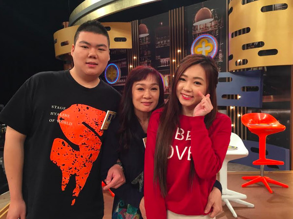 穷到住鬼屋的女明星,努力逆袭幸福人生,坐拥私人飞机和数十间店