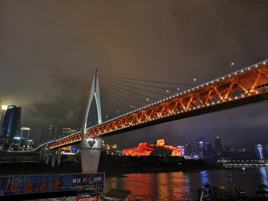 和颐洪崖洞酒店江景落地窗,和颐重庆解放碑洪崖洞店选房