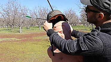 强弩的*伤杀**力能和枪械媲美吗?