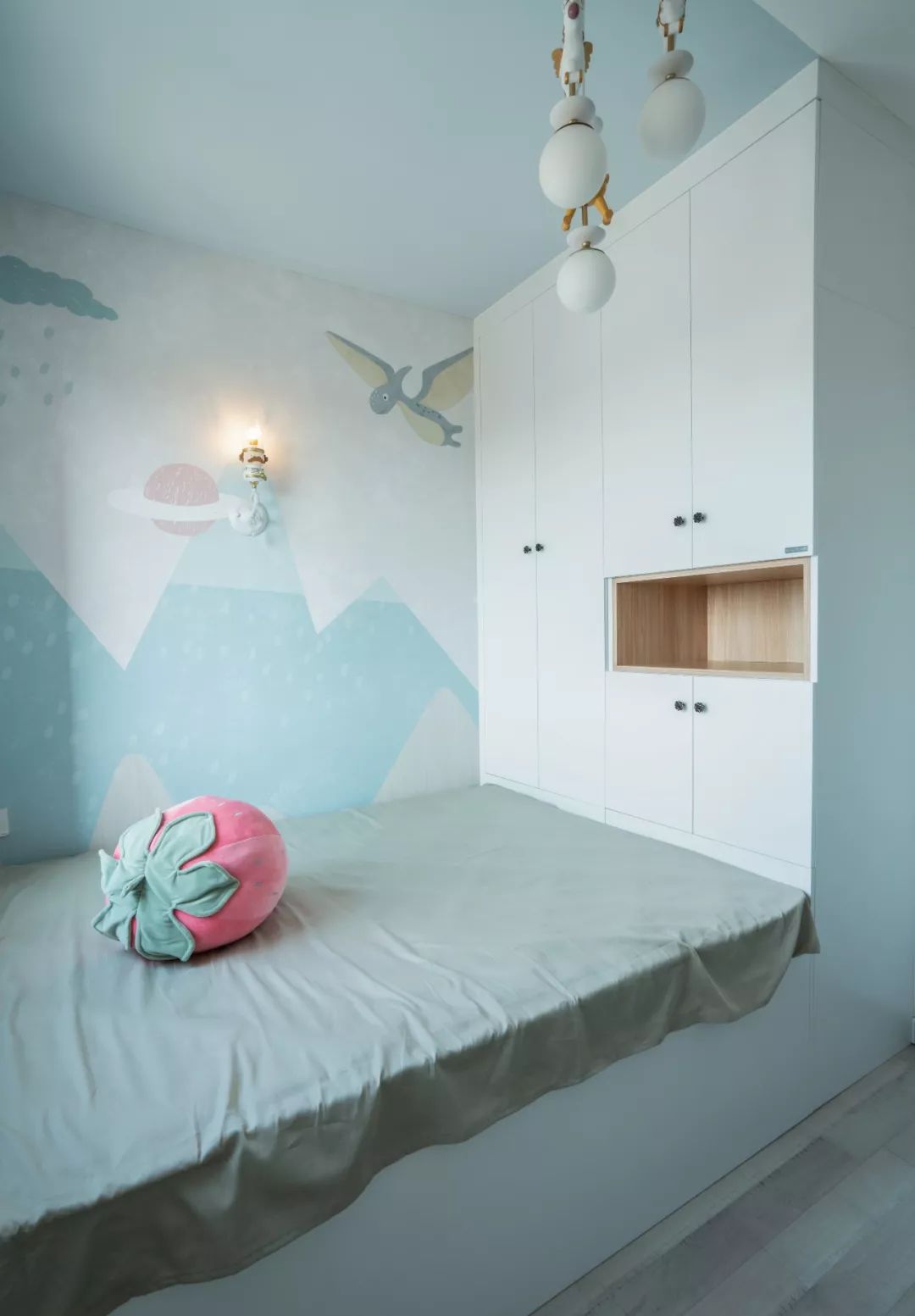 衣柜定制效果黄色原木,全屋定制白色衣柜轻奢效果图