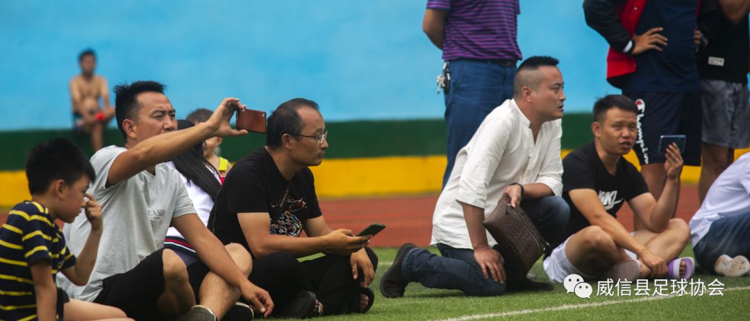 三市镇的足球比赛,我县首次举办全国县域足球赛事
