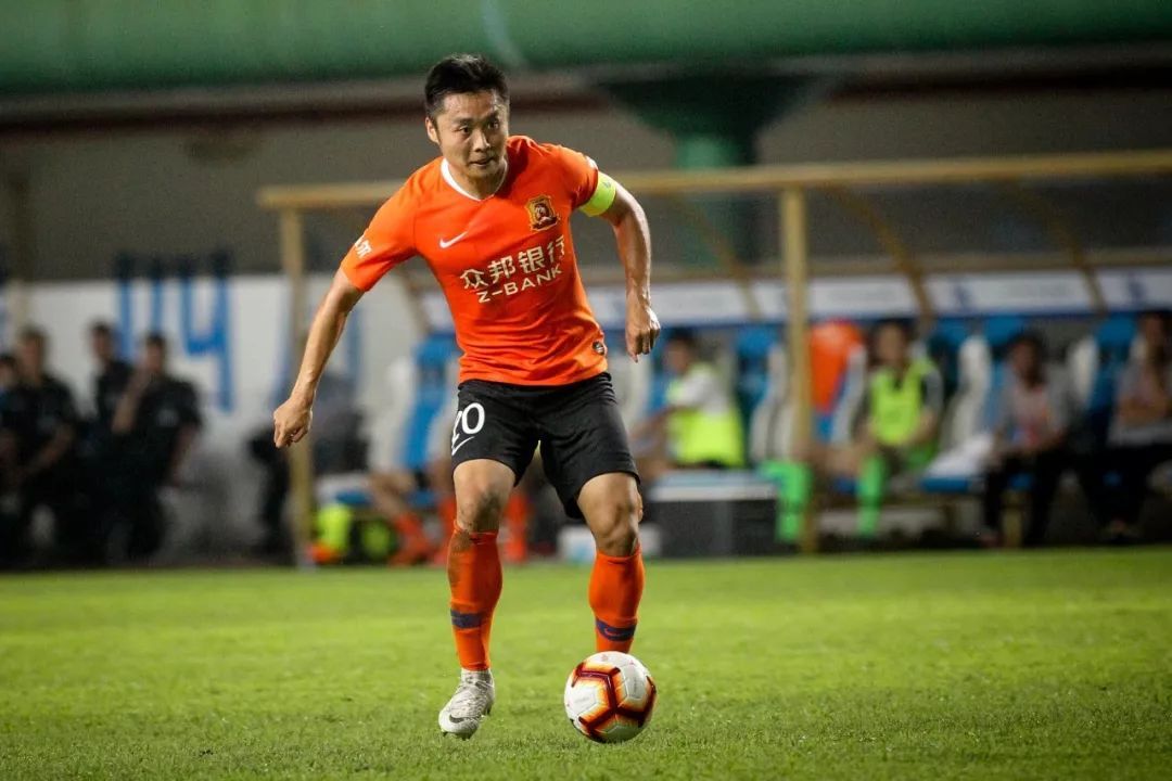 坚韧如钢铁温柔如蝶翼,武汉卓尔0:5广州恒大