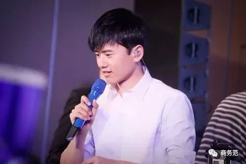 施华洛世奇镶钻表盘,表盘带钻施华洛世奇