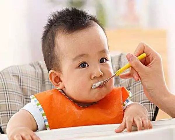 伊可新里面的维生素a含量超标吗,伊可新含维生素a1500单位是多少ml