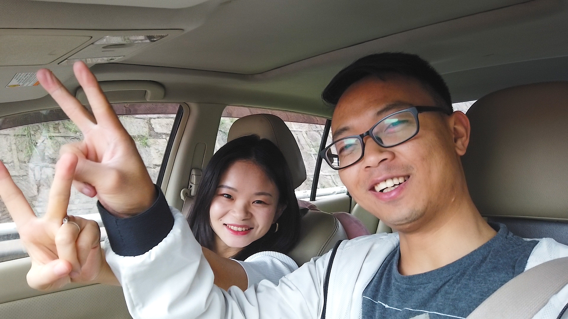 90后夫妻开车去西藏旅游,90后夫妻长途货车进西藏