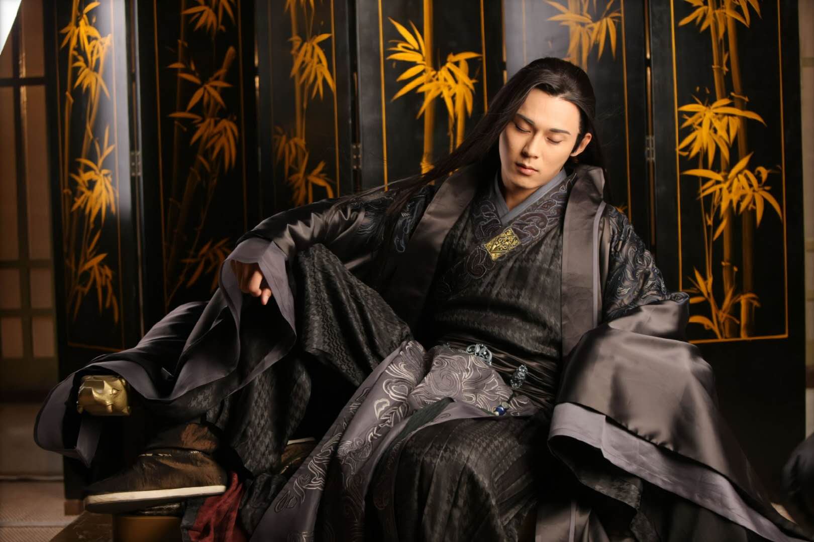 冯绍峰陈奕兰陵王对比,冯绍峰演的兰陵王大结局