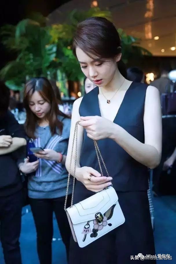 宝格丽bvlgari白色包,宝格丽带钻包包必买经典款