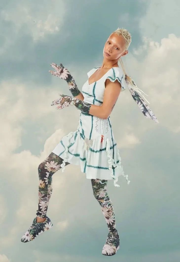 22W劳力士，热巴选择配百元包包出街