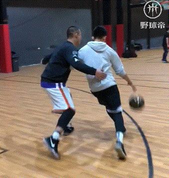 打球遇到身体对抗打不过怎么办,打球身体对抗太软怎么办